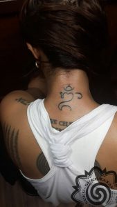 symbol tattoo, hand poking, suku suku tatau