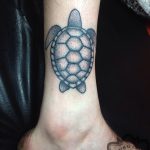 turtle tattoo, hand poking, suku suku tatau