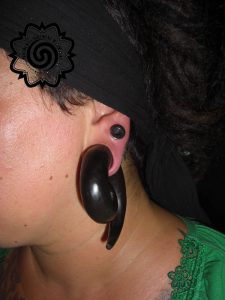 ears piercing - suku suku tatau